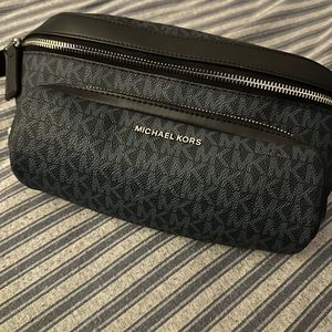 Michael Kors Men’s cross bag.